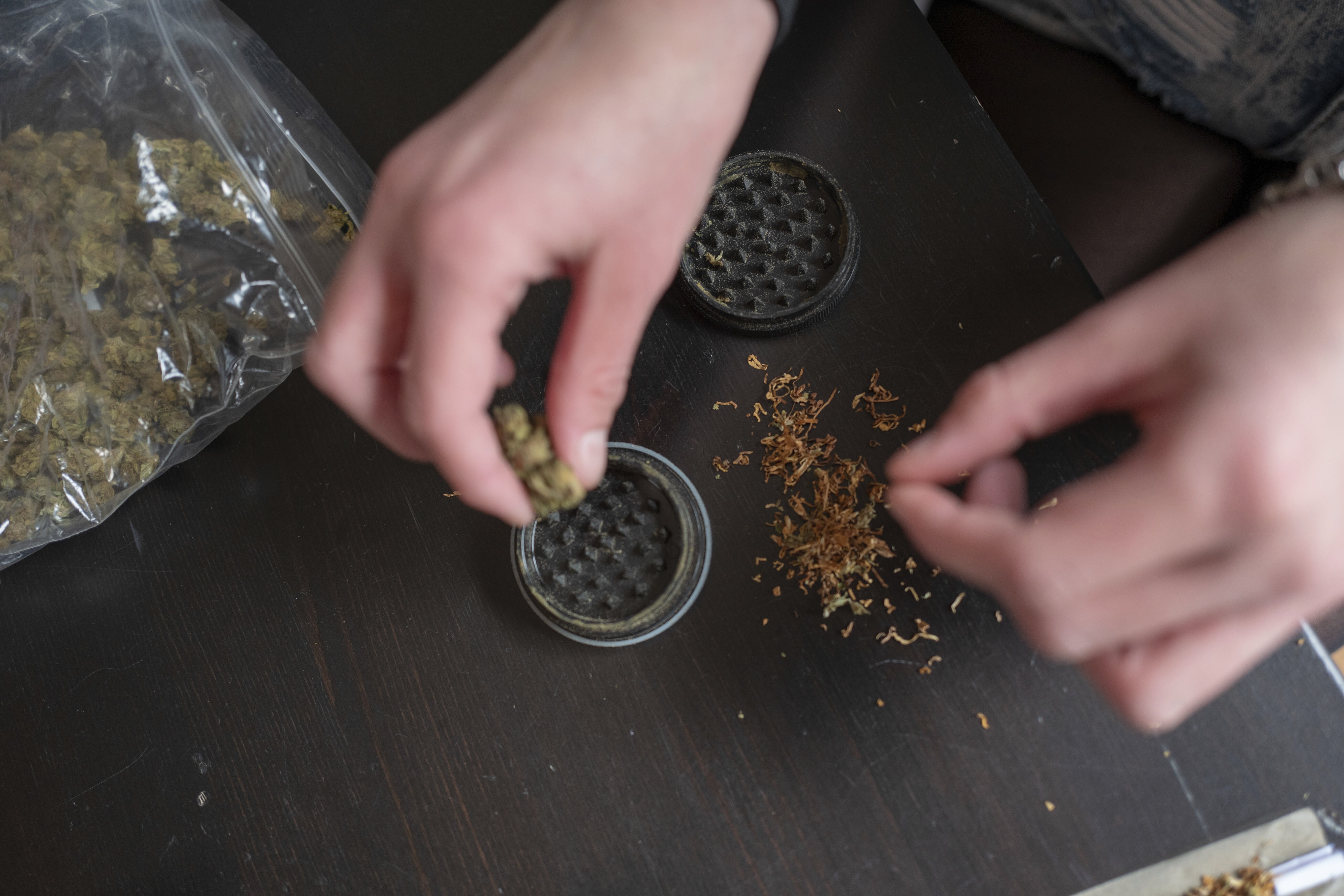 do you have to grind weed for a joint