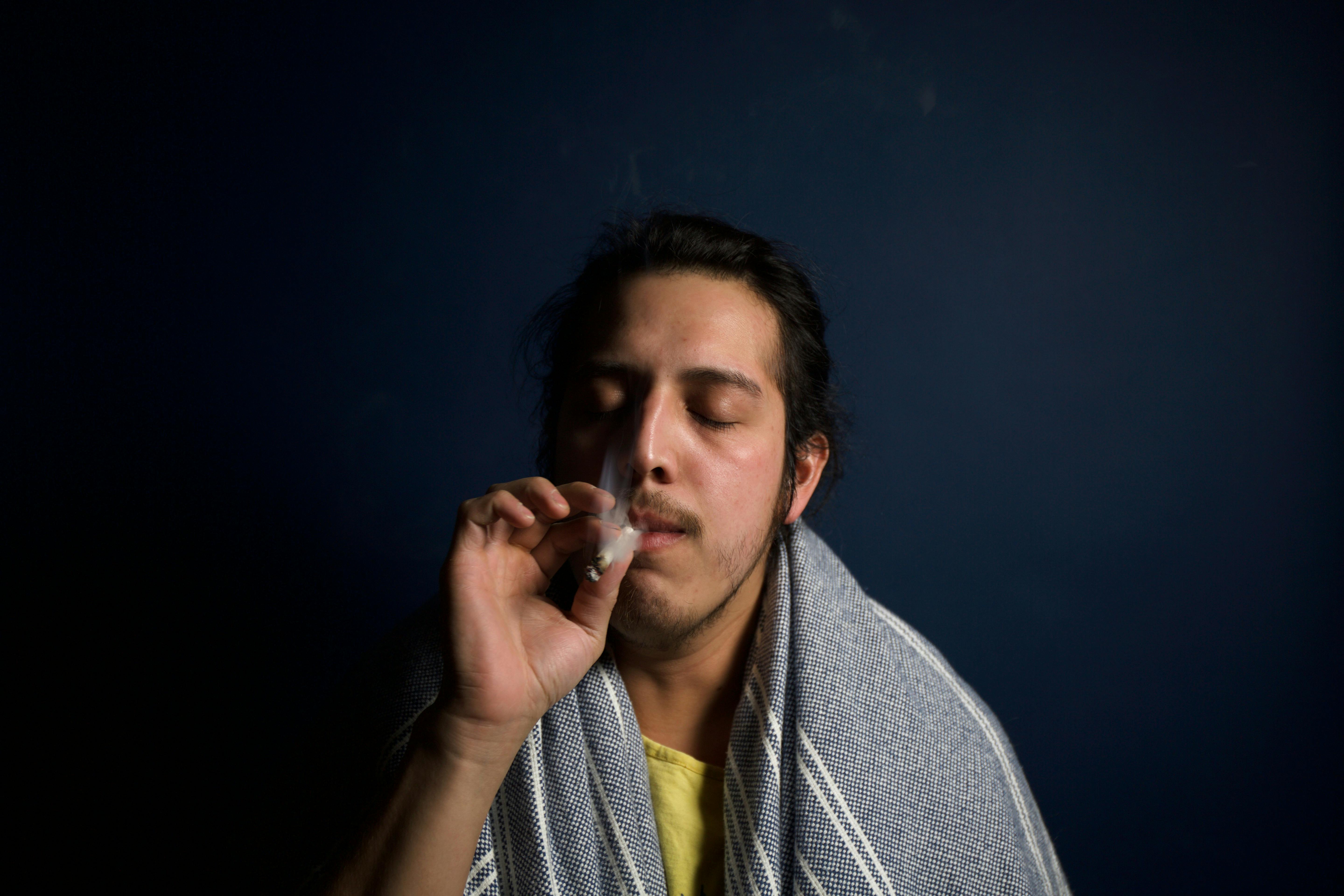 how to smoke weed